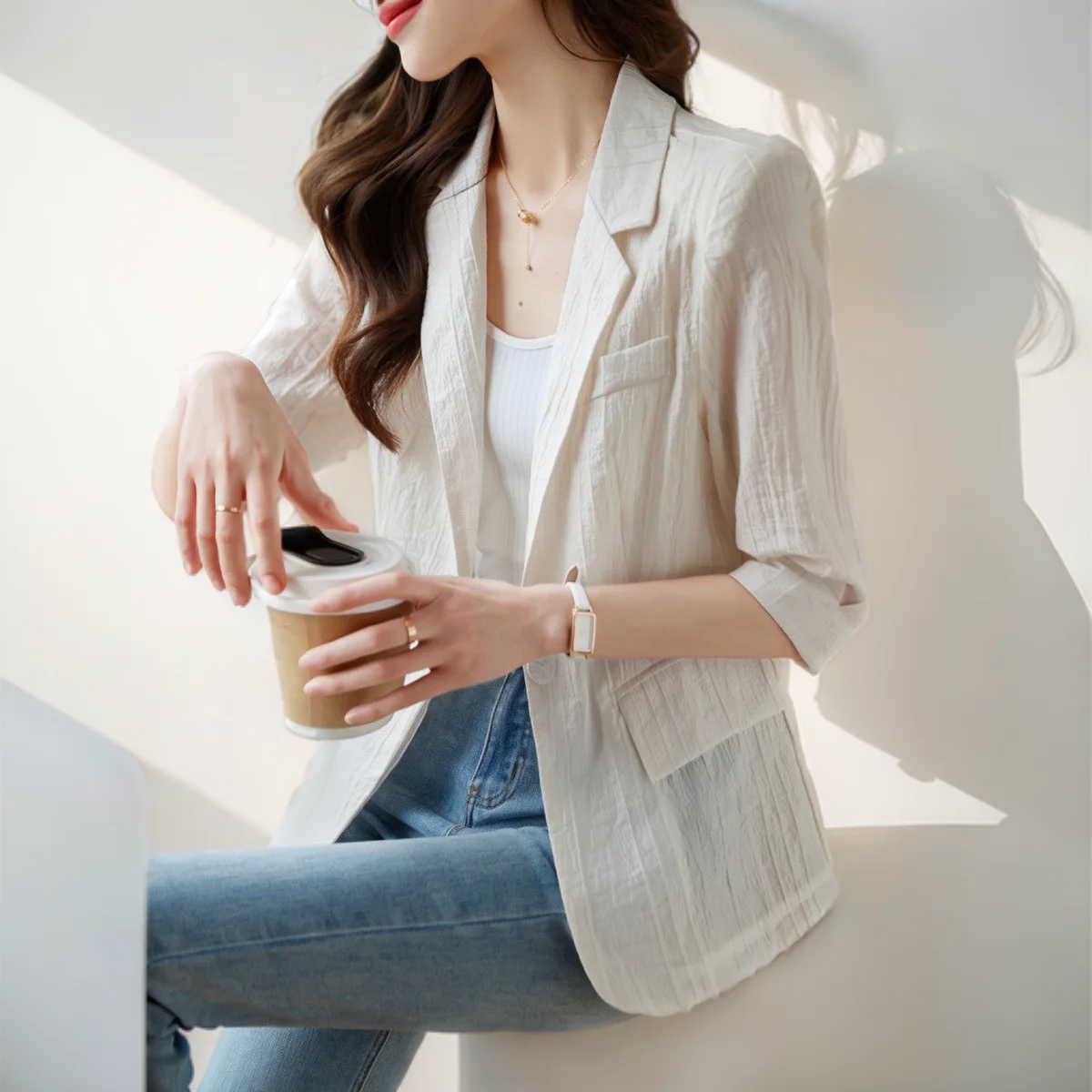 Blazers Womans Vintage Woman Holographic-Fabric Baggy Street Trendy Teenage Fashion Iridescent Surface Detail Loose Fit Front BF
Blazers Womans Vintage Woman Holographic-Fabric Baggy Street Trendy Teenage Fashion Iridescent Surface Detail Loose Fit Front BF
