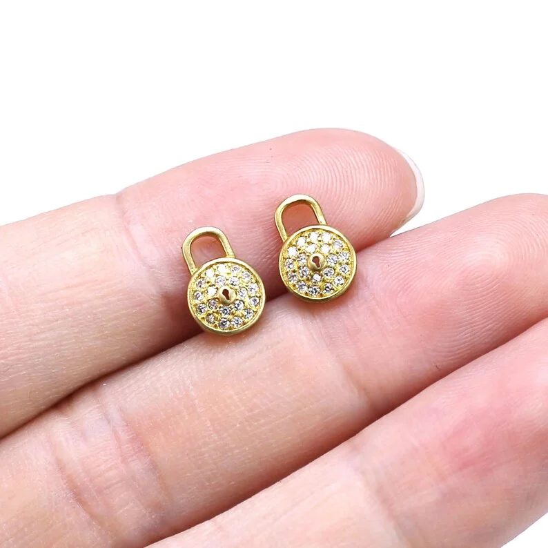 6pcs CZ Lock Charm, Round Earring Charms, Jewelry Making Charm, Earring Findings, 10.3x7mm R2622
6pcs CZ Lock Charm, Round Earring Charms, Jewelry Making Charm, Earring Findings, 10.3x7mm R2622