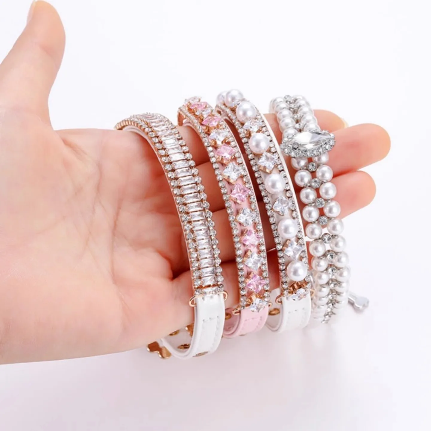 Luxurious Design Lady Pet Necklace Eco-Friendly Materials Dog Jewelry Collar
Luxurious Design Lady Pet Necklace Eco-Friendly Materials Dog Jewelry Collar