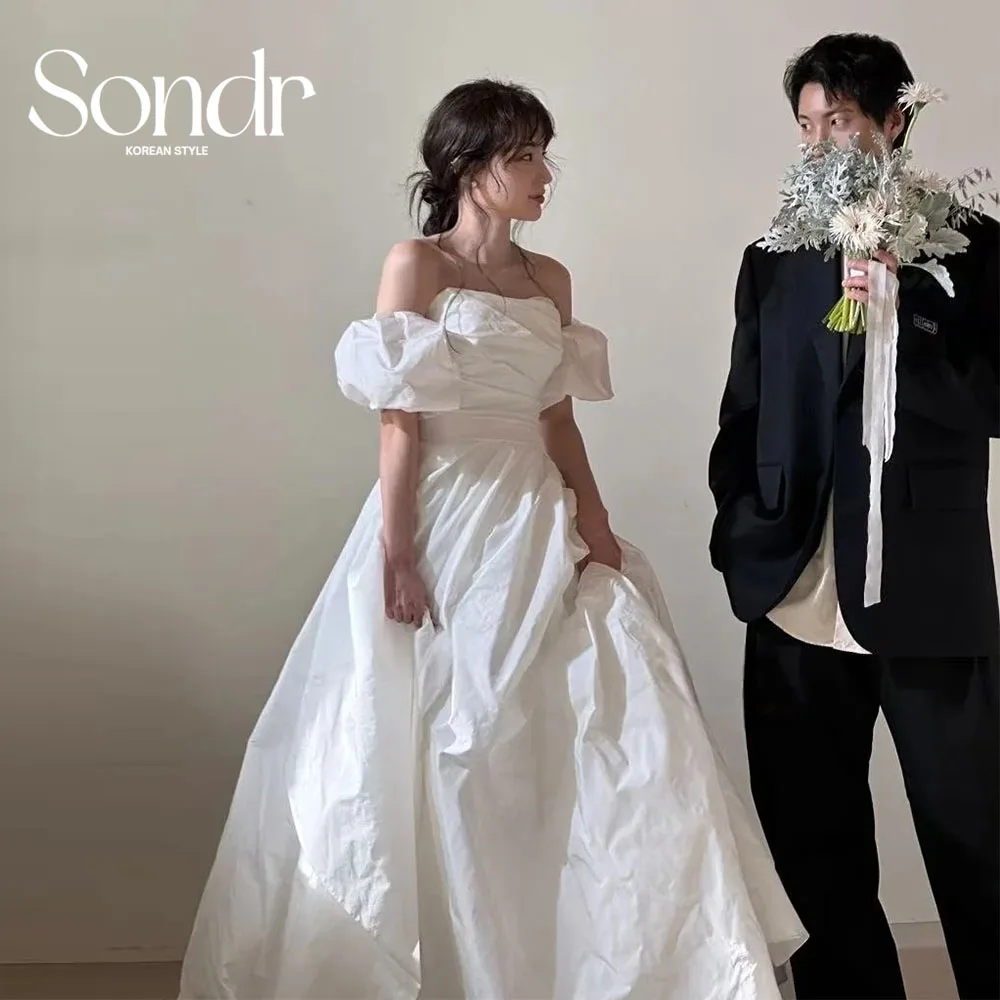 Sondr Sweetheart A Line Korean Wedding Dresses Customized Taffeta Pleats Corset Back Bridal Gowns Short Lantern Sleeves
Sondr Sweetheart A Line Korean Wedding Dresses Customized Taffeta Pleats Corset Back Bridal Gowns Short Lantern Sleeves