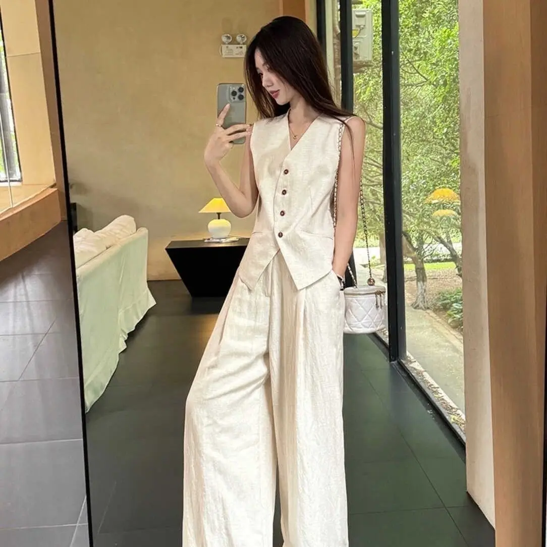 Fashion Women's Set 2026 Spring New Korean Version V-neck Tank Top Casual Pants Elegant Women's Two Piece Set
Fashion Women's Set 2026 Spring New Korean Version V-neck Tank Top Casual Pants Elegant Women's Two Piece Set