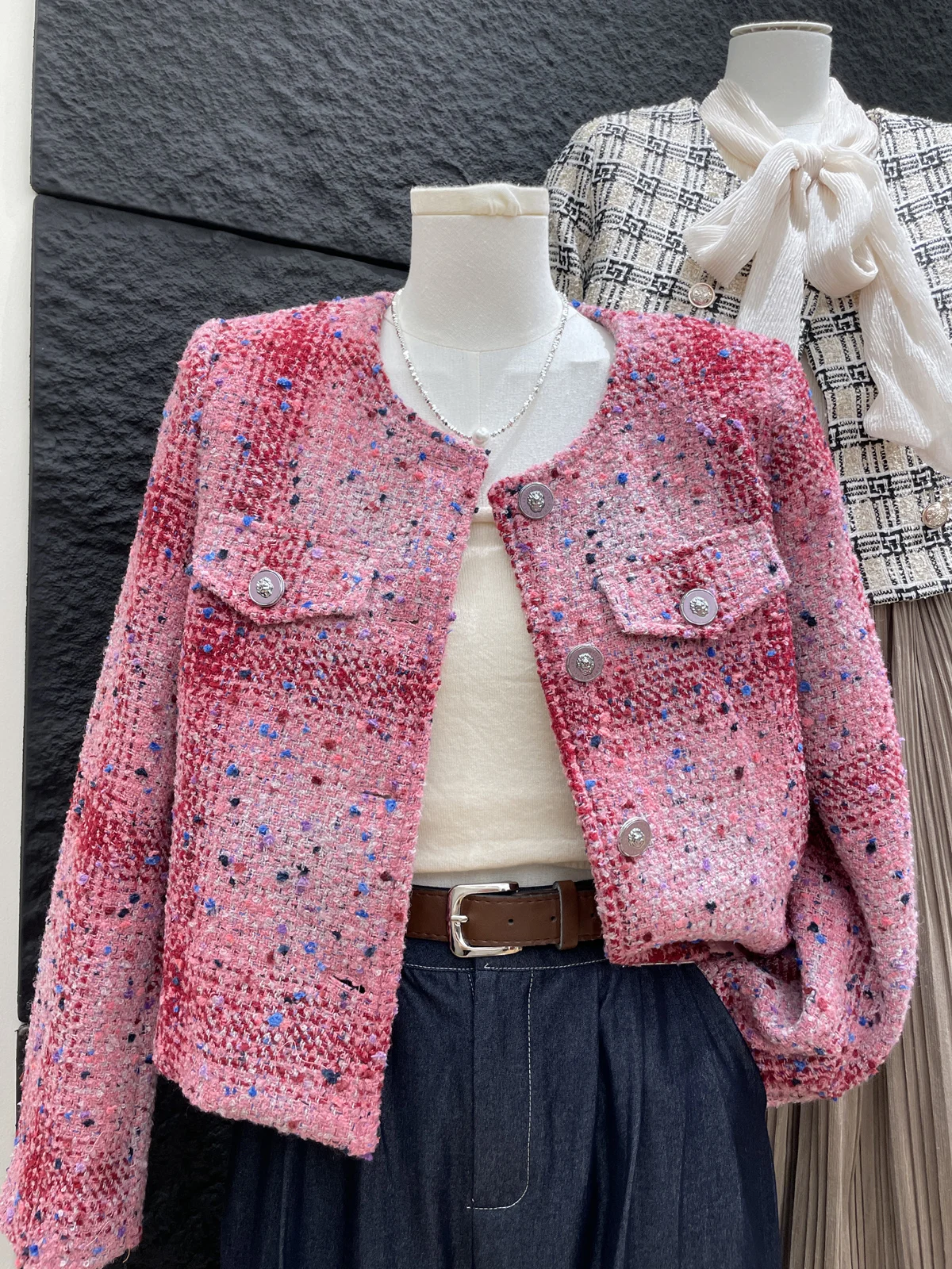 Autumn Winter Women Elegant Commute Tweed Coats Classic O-Neck Single Breasted Short Outerwear Korean Trendy Lady Pink Coat
Autumn Winter Women Elegant Commute Tweed Coats Classic O-Neck Single Breasted Short Outerwear Korean Trendy Lady Pink Coat
