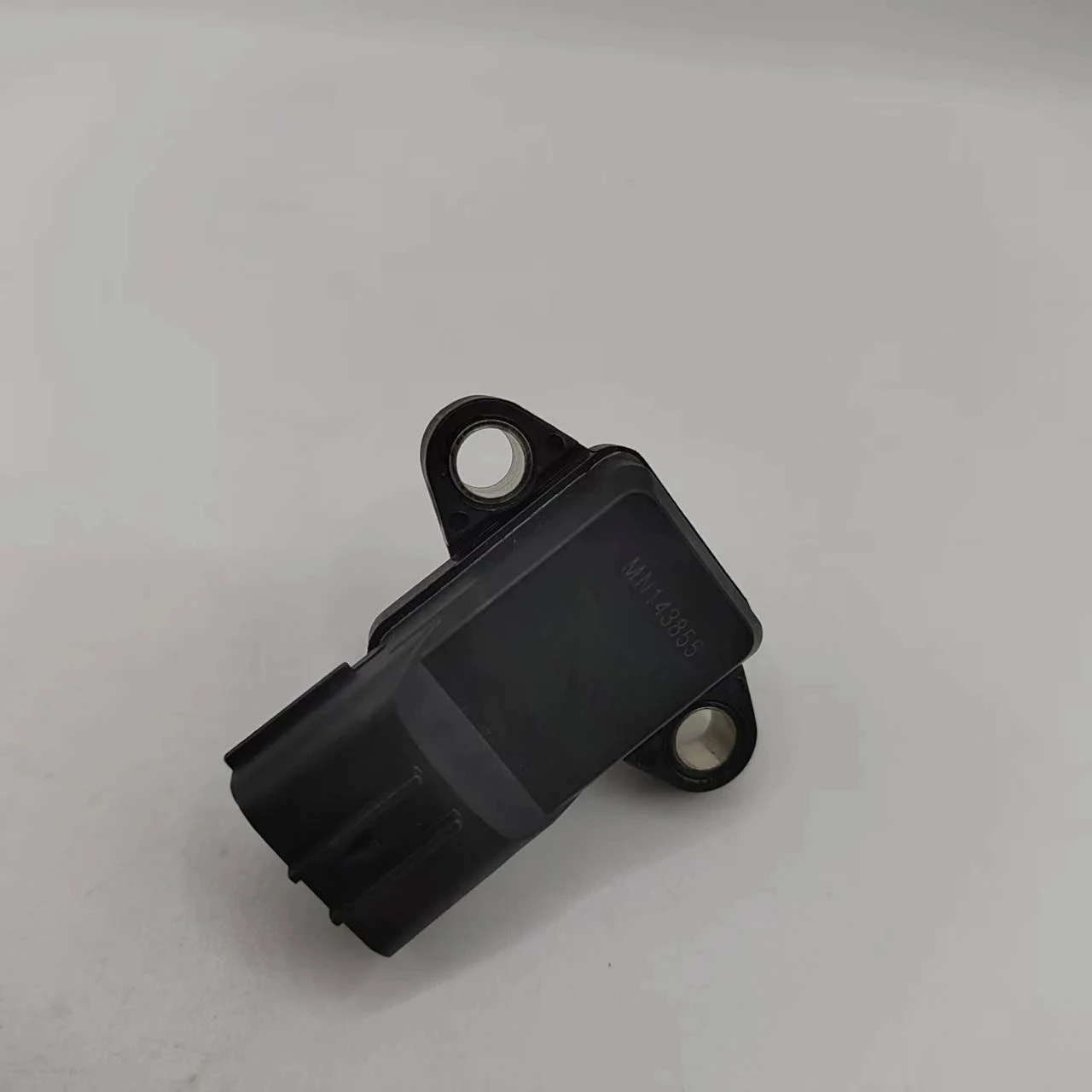 1pc OEM MN143855 E1T42471 Original Intake Pressure Sensor for Lanc-er 1.6L Map Sensor
1pc OEM MN143855 E1T42471 Original Intake Pressure Sensor for Lanc-er 1.6L Map Sensor