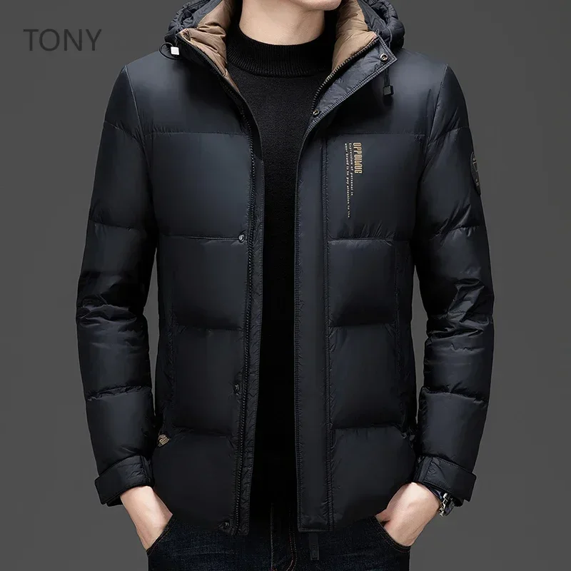 Black Gold Short Down Jacket Removable Hat Designer Clothes Men Duck Down Padding Casual Man Jackets 2024 Winter Coat Men
Black Gold Short Down Jacket Removable Hat Designer Clothes Men Duck Down Padding Casual Man Jackets 2024 Winter Coat Men