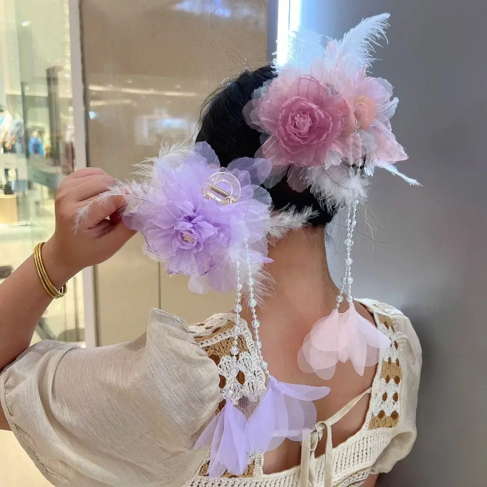 Feather Flower Pearls Grasping Clip Beads Tassel Hair Claws Puffy Shark Clip for Women Elegant Ladies Headwear Hair Accessories
Feather Flower Pearls Grasping Clip Beads Tassel Hair Claws Puffy Shark Clip for Women Elegant Ladies Headwear Hair Accessories
