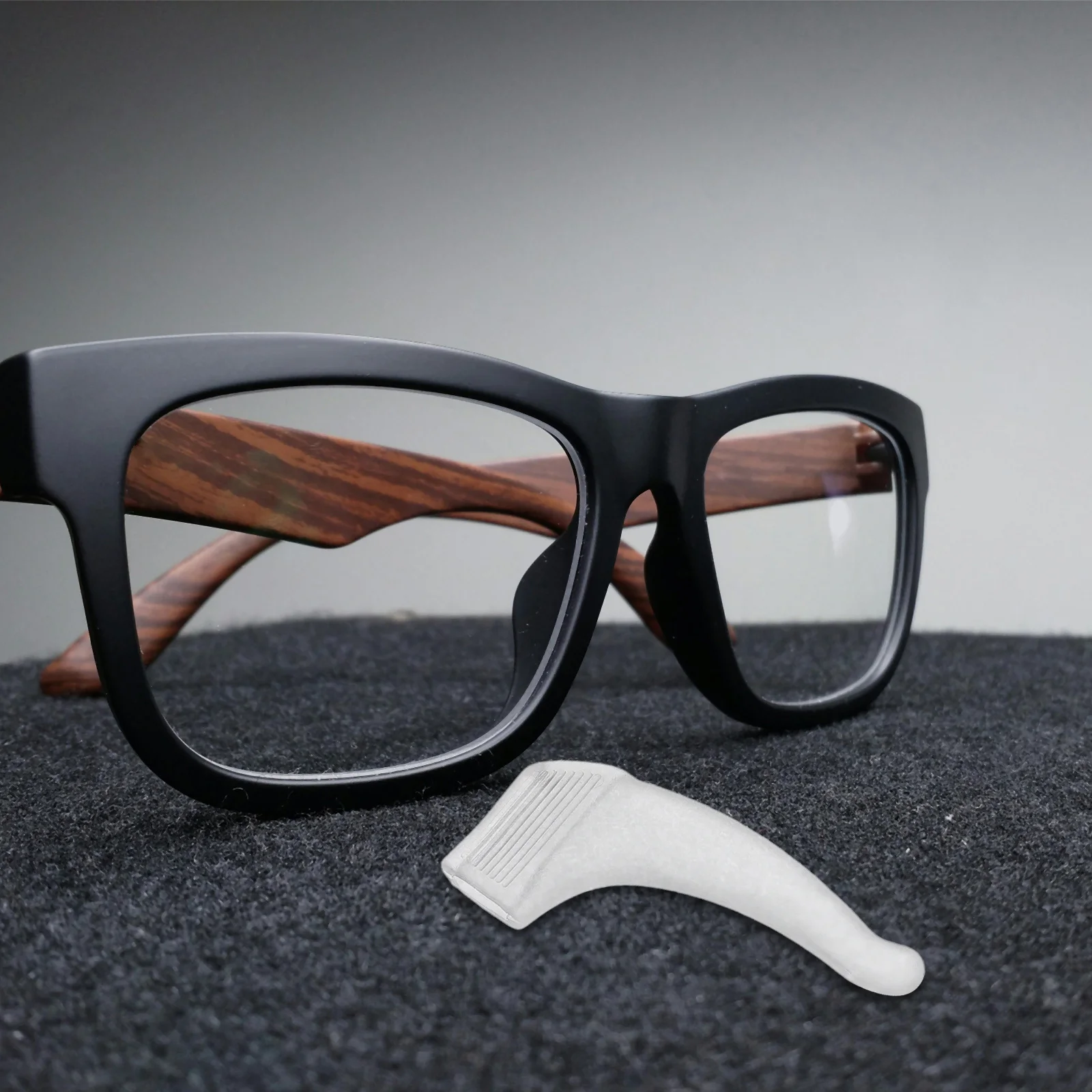 30Pairs Durable Silicone Glasses Protector Anti Slip Ear Grips Easy to Use for Daily Wear and Sports Activities
30Pairs Durable Silicone Glasses Protector Anti Slip Ear Grips Easy to Use for Daily Wear and Sports Activities