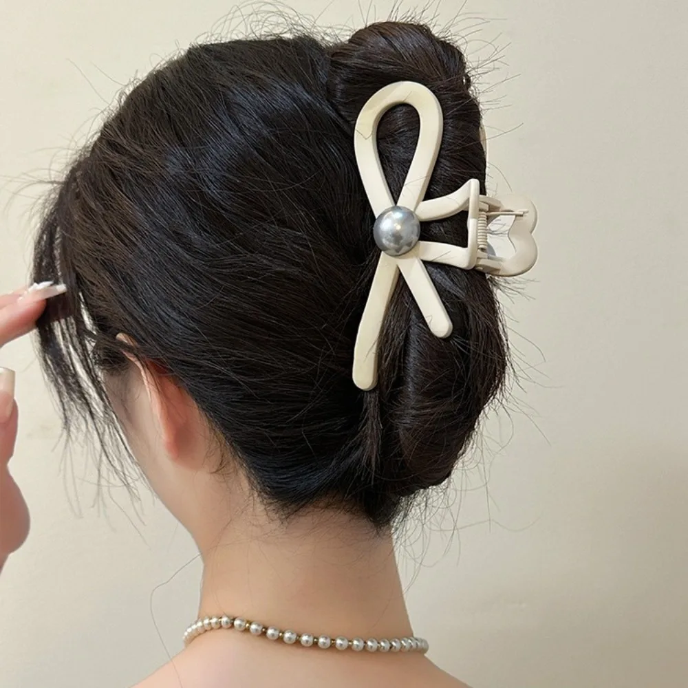 Hairpin Acrylic Matte Bow Hair Clips Plastic Solid Pearl Bow Shark Clips Twisted French Style Hair Claw Girls
Hairpin Acrylic Matte Bow Hair Clips Plastic Solid Pearl Bow Shark Clips Twisted French Style Hair Claw Girls
