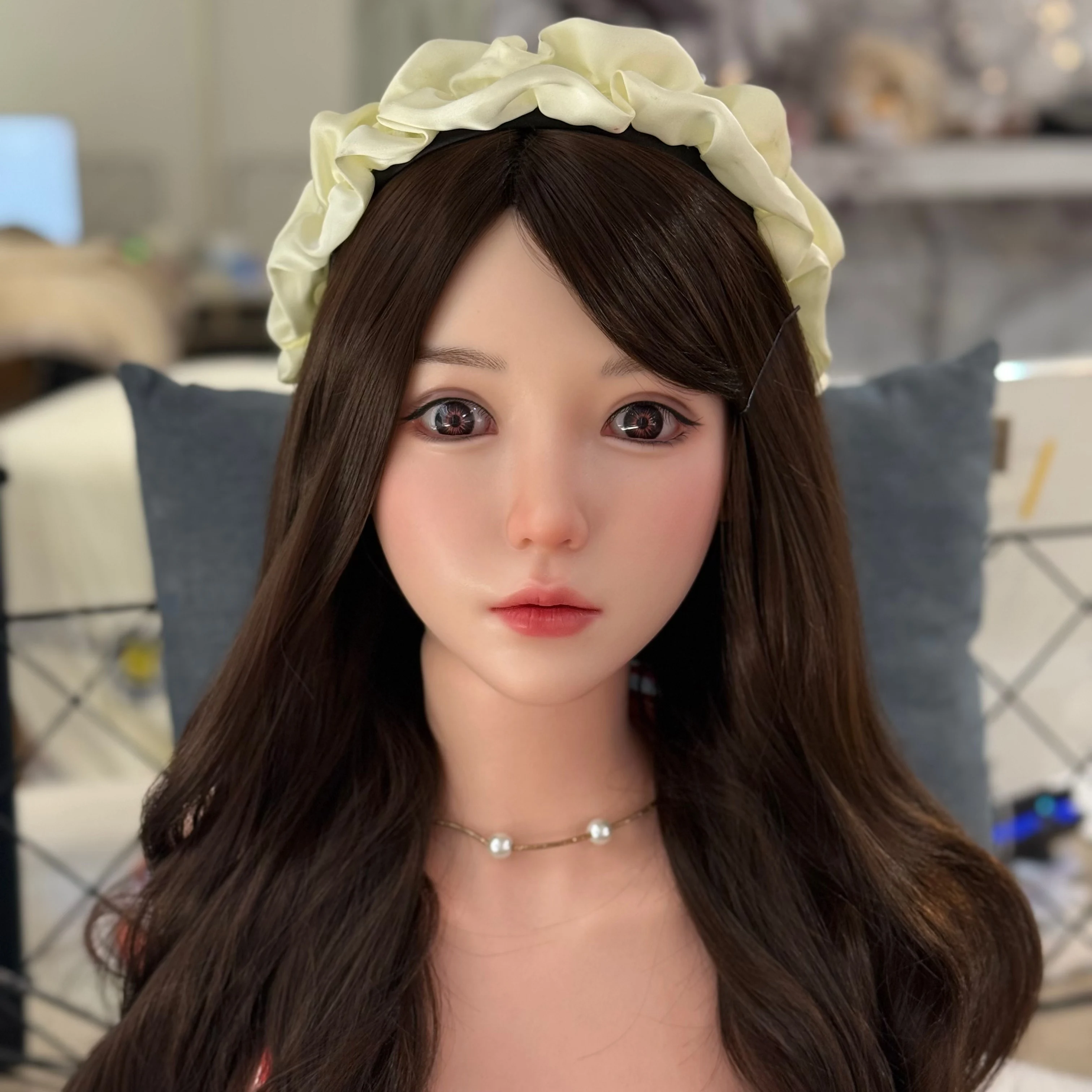 The new super beautiful silicone hairstyle features an exquisite and delicate makeup look, is elegant and stylish, and has a rea 
The new super beautiful silicone hairstyle features an exquisite and delicate makeup look, is elegant and stylish, and has a rea