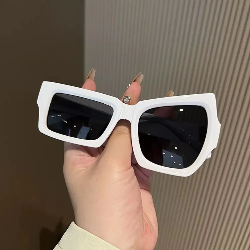 Cat-eye White Frame Novelty Sunglasses, Bold Upswept Frame Design, Eye-catching Statement Piece for Streetwear Outfits
Cat-eye White Frame Novelty Sunglasses, Bold Upswept Frame Design, Eye-catching Statement Piece for Streetwear Outfits