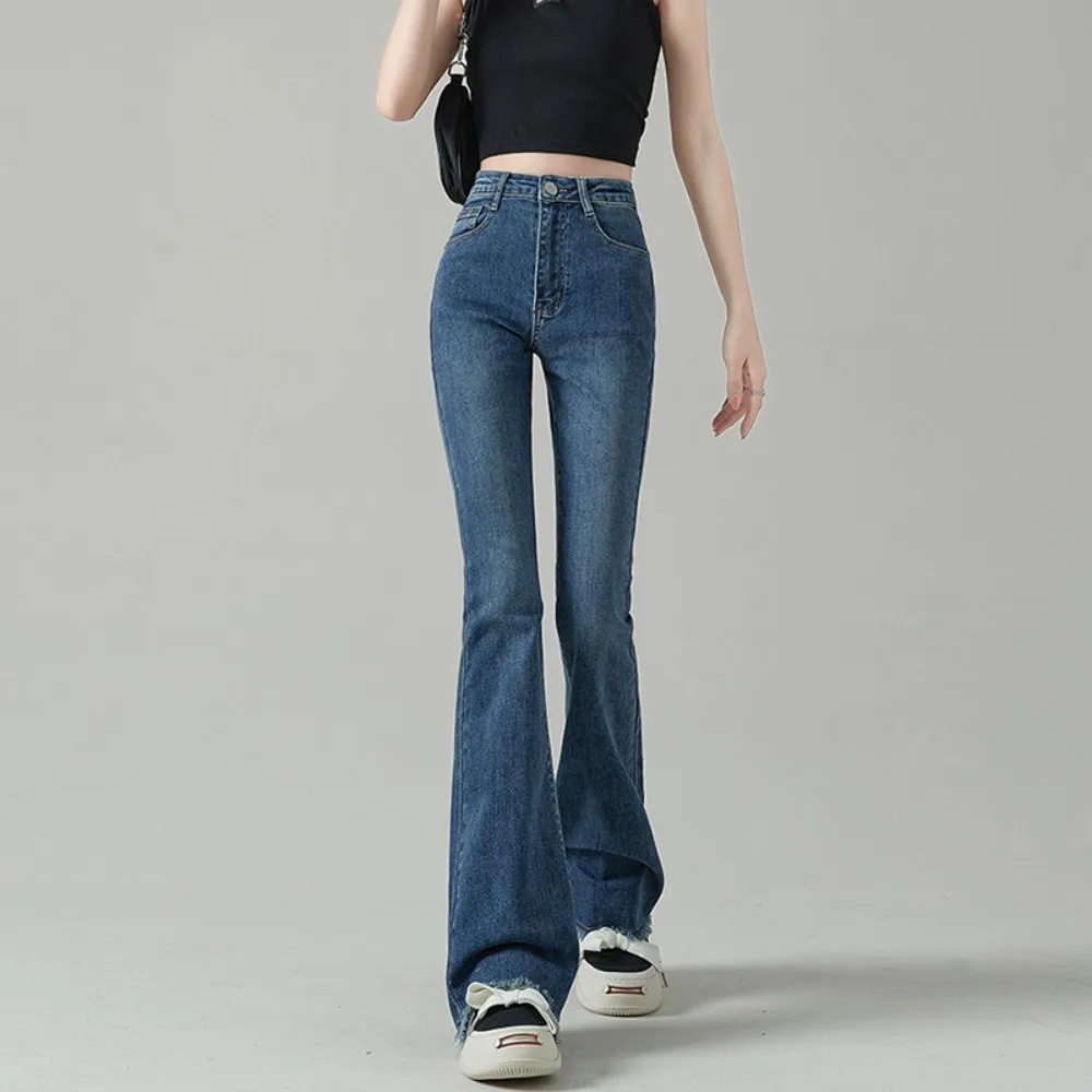 Ботильоны в стиле ретро с высокой талией, женские повседневные узкие расклешенные джинсы, состоящие из дышащего необработанного края и логотипа в форме подковы.
Ботильоны в стиле ретро с высокой талией, женские повседневные узкие расклешенные джинсы, состоящие из дышащего необработанного края и логотипа в форме подковы.