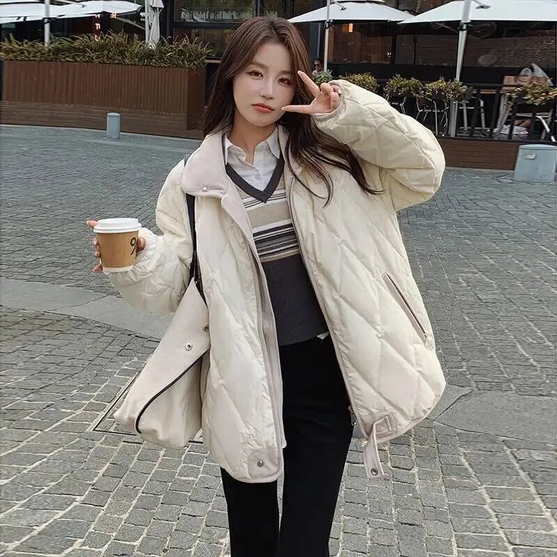 Женская стеганая хлопковая куртка, осень-зима, стеганое пальто с длинными рукавами и ромбовидным узором, студенческий стиль, плотная повседневная мода
Женская стеганая хлопковая куртка, осень-зима, стеганое пальто с длинными рукавами и ромбовидным узором, студенческий стиль, плотная повседневная мода