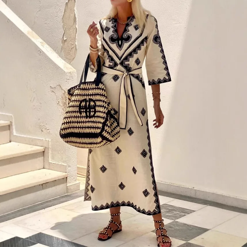 Bohemian Style Long Sleeve Maxi Dress for Women Autumn Winter Printed Belted Waist Linen Fabric Casual Holiday Fashion Outfit
Bohemian Style Long Sleeve Maxi Dress for Women Autumn Winter Printed Belted Waist Linen Fabric Casual Holiday Fashion Outfit