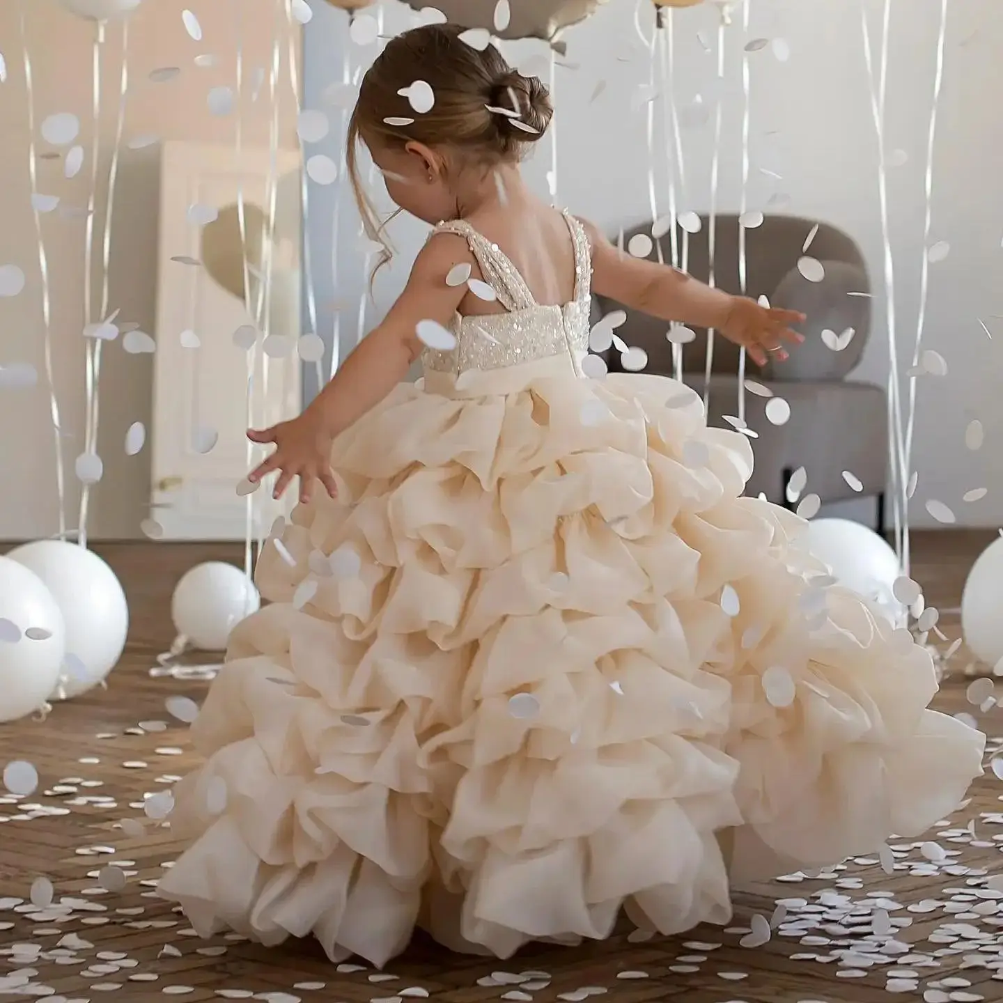 Customized Ivory Flower Girl Dress For Wedding Layered Floor Length Shiny Sequins Backless Gorgeous Princess Birthday Party Gown
Customized Ivory Flower Girl Dress For Wedding Layered Floor Length Shiny Sequins Backless Gorgeous Princess Birthday Party Gown