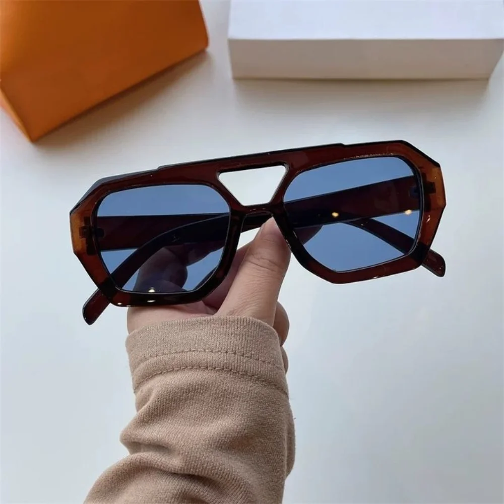 Big Frame Irregular Square Sunglasses UV400 Double Beam Wide Legs Sun Glasses Leopard Print Punk Retro Trend Eyewear Unisex
Big Frame Irregular Square Sunglasses UV400 Double Beam Wide Legs Sun Glasses Leopard Print Punk Retro Trend Eyewear Unisex