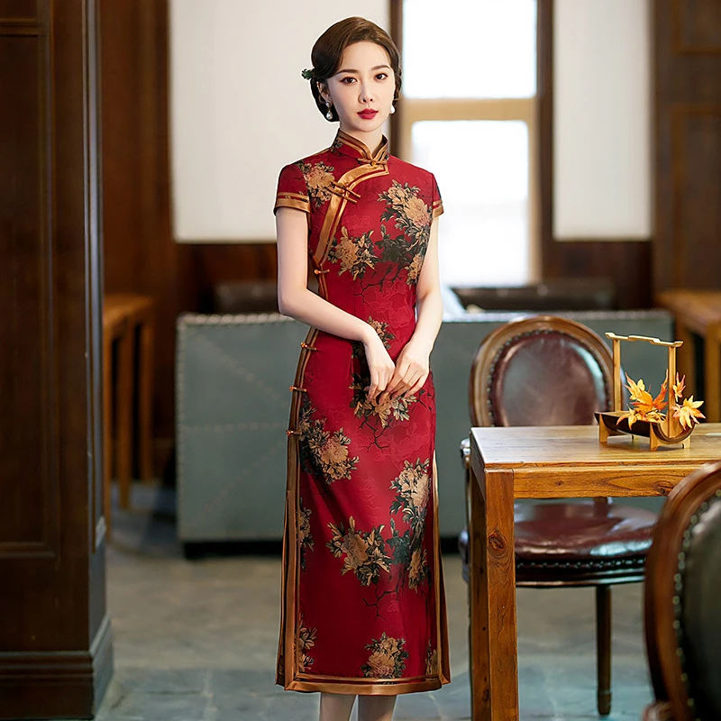 Chinese Cheongsam Traditional Wedding Qipao Woman Embroidery Elegant Split Dress Female Floral Bodycon Cheongsam
Chinese Cheongsam Traditional Wedding Qipao Woman Embroidery Elegant Split Dress Female Floral Bodycon Cheongsam