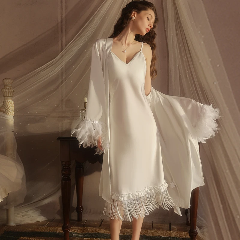 Bride Robe Set Sleeves With Feathers Long Nightgowns Night Dress Robe for Wedding Dress Sleepwear Tasse Nightwear Women Sexy
Bride Robe Set Sleeves With Feathers Long Nightgowns Night Dress Robe for Wedding Dress Sleepwear Tasse Nightwear Women Sexy