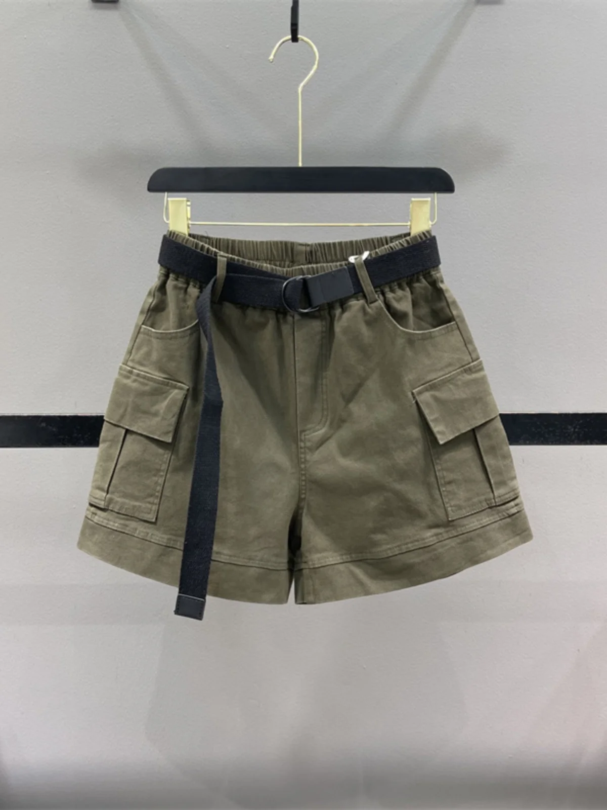 Summer 2026 Women's Loose High-Waist A-Line Cargo Shorts Casual Denim Pocket Detail Cotton Stretch Denim High Waist Shorts
Summer 2026 Women's Loose High-Waist A-Line Cargo Shorts Casual Denim Pocket Detail Cotton Stretch Denim High Waist Shorts