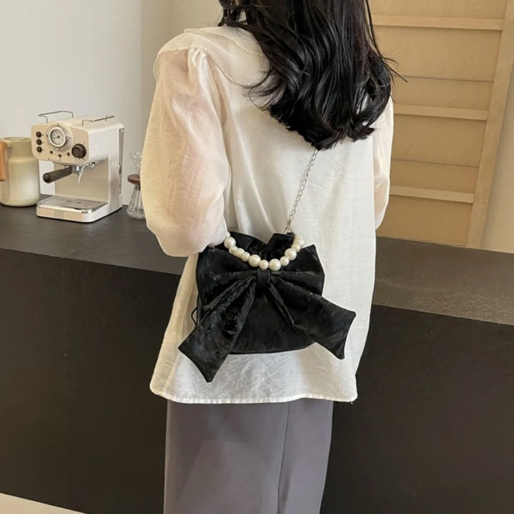 Simple Elegant Drawstring Bucket Bag Sweet Pearl Chain Big Bowknot Shoulder Bag Solid Color Handbag Crossbody Bag Travel
Simple Elegant Drawstring Bucket Bag Sweet Pearl Chain Big Bowknot Shoulder Bag Solid Color Handbag Crossbody Bag Travel