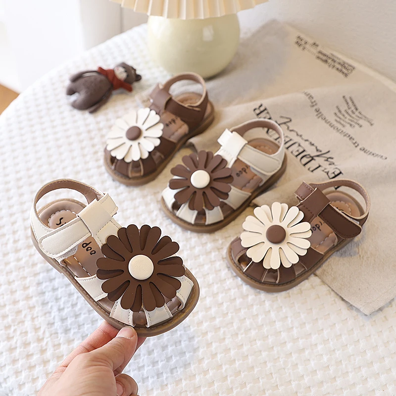 Girls' Summer Sandals 2026 Flower Decorated Hollow Breathable Beach Shoes Lightweight Soft Bottom Children's Shoes 21-30
Girls' Summer Sandals 2026 Flower Decorated Hollow Breathable Beach Shoes Lightweight Soft Bottom Children's Shoes 21-30