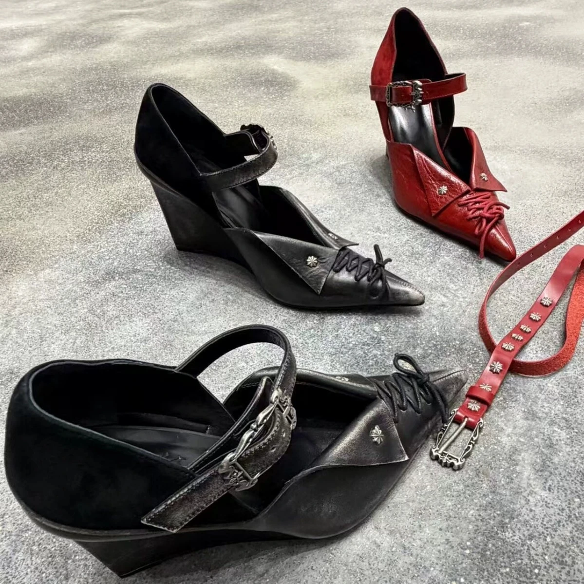 New Red Lapel Lace-Up Wedge Heels Women'S Pointed Toe Buckle Strap Shoes Luxury Party Retro Pumps Zapatos Mujer
New Red Lapel Lace-Up Wedge Heels Women'S Pointed Toe Buckle Strap Shoes Luxury Party Retro Pumps Zapatos Mujer