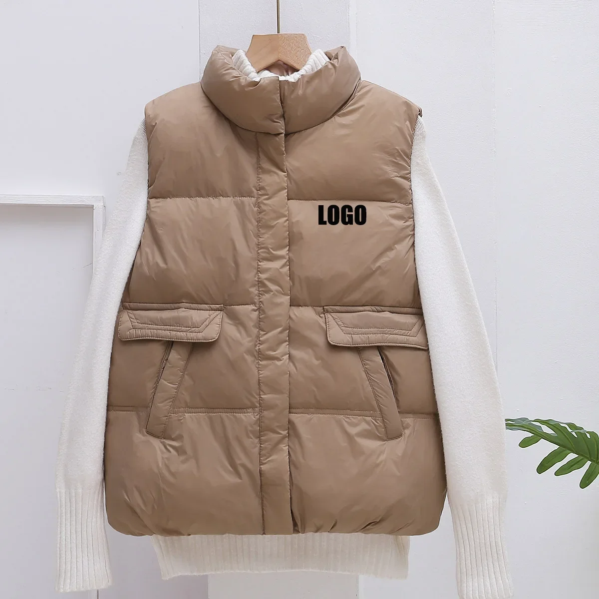 Custom LOGO women's clothing 2024 autumn and winter new down vest white duck down single-breasted stand-up collar vest short
Custom LOGO women's clothing 2024 autumn and winter new down vest white duck down single-breasted stand-up collar vest short