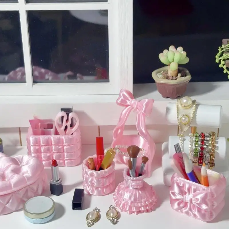 New Sale 1Set 1/12 Dollhouse Simulation Dance Skirt Makeup Brush Model Miniature Scene Dressing Pink Storage Case Table Ornament
New Sale 1Set 1/12 Dollhouse Simulation Dance Skirt Makeup Brush Model Miniature Scene Dressing Pink Storage Case Table Ornament