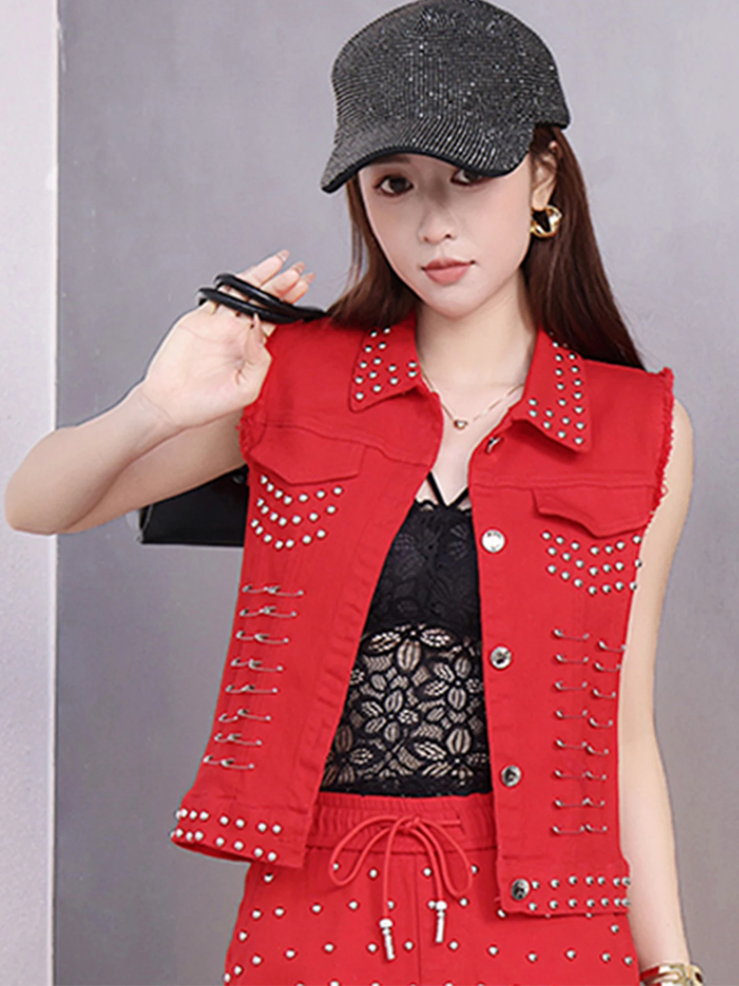 Red Vest Women's 2026 New Korean Style Heavy Duty Rivet Pin Slimming Short Trendy Cotton Blend Fabric Party Stage Daily Wear
Red Vest Women's 2026 New Korean Style Heavy Duty Rivet Pin Slimming Short Trendy Cotton Blend Fabric Party Stage Daily Wear