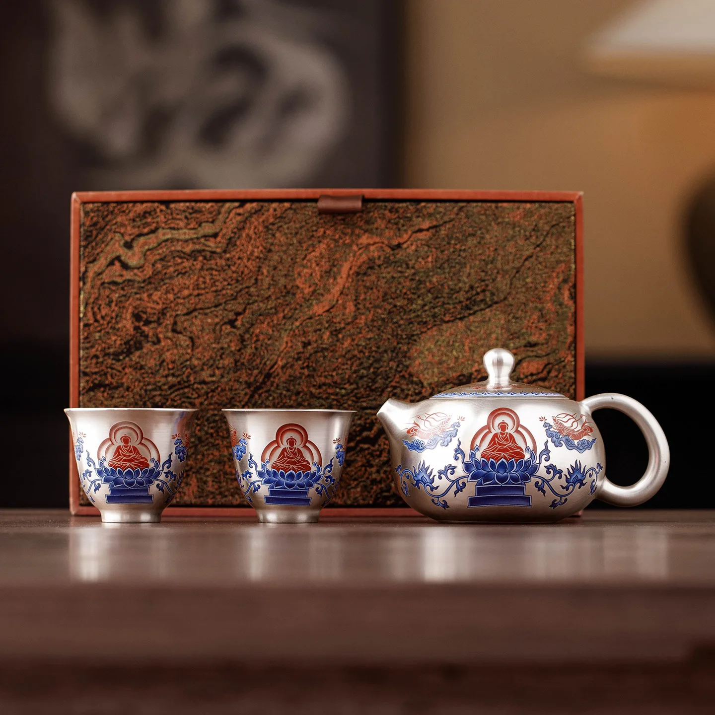 999 Buddha Sitting Lotus One Pot Two Cups Light Luxury High-end Kung Fu Tea Set Teapot Tea Cup Gift Box Three-piece S
999 Buddha Sitting Lotus One Pot Two Cups Light Luxury High-end Kung Fu Tea Set Teapot Tea Cup Gift Box Three-piece S