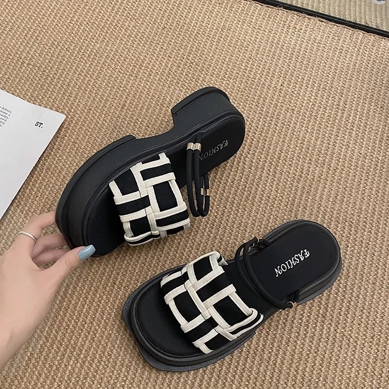 Female Shoes Square Heel Slippers Heels Luxury Slides Platform 2025 Block High Designer Summer PU Cotton Fabric Rubber Hoof
Female Shoes Square Heel Slippers Heels Luxury Slides Platform 2025 Block High Designer Summer PU Cotton Fabric Rubber Hoof