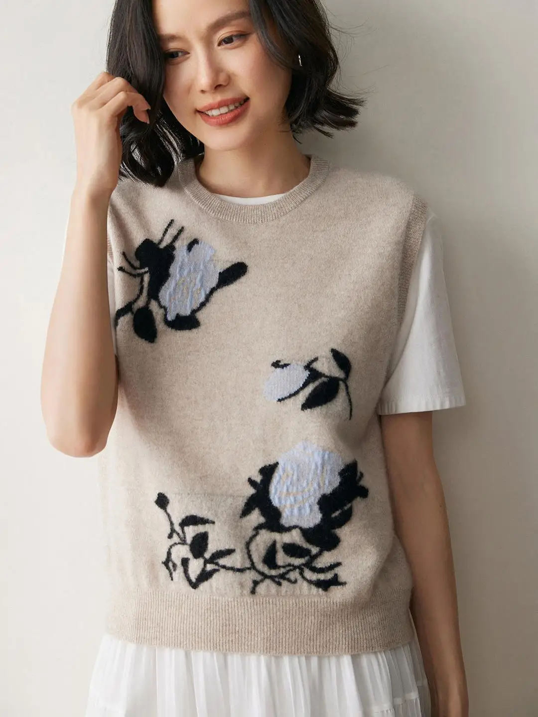 Женский вязаный шерстяной жилет свободного кроя с круглым вырезом, теплый, с цветочным узором
Женский вязаный шерстяной жилет свободного кроя с круглым вырезом, теплый, с цветочным узором