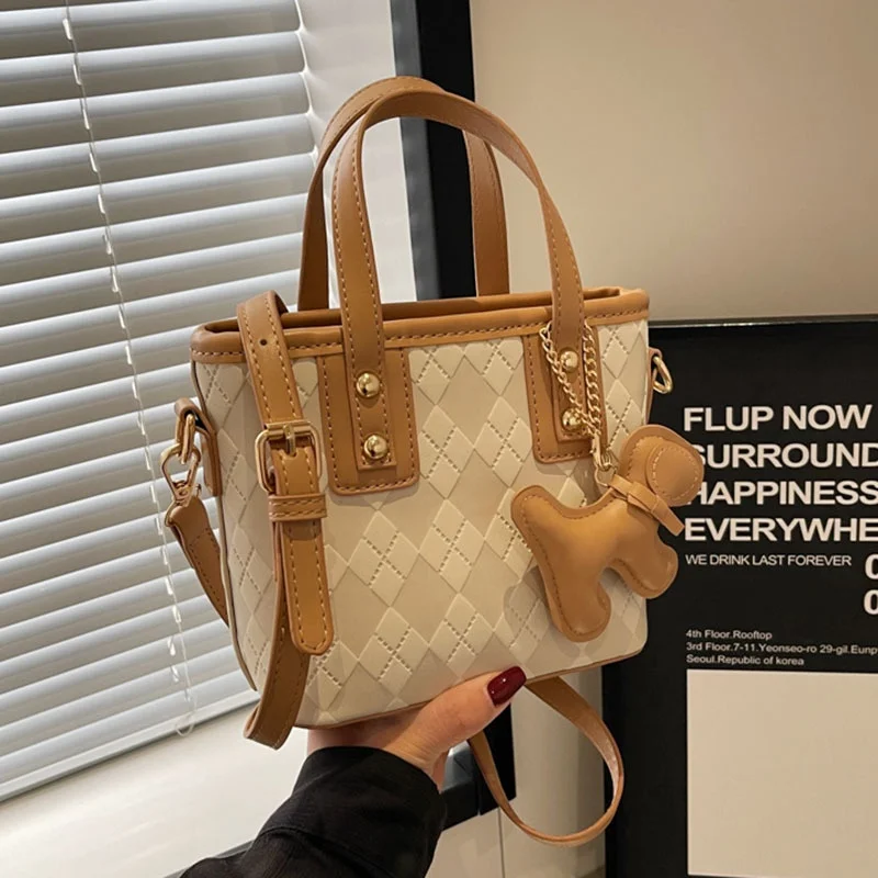 Luxury designer bags women 2025 new fashion handbag high quality material for work and travel
Luxury designer bags women 2025 new fashion handbag high quality material for work and travel