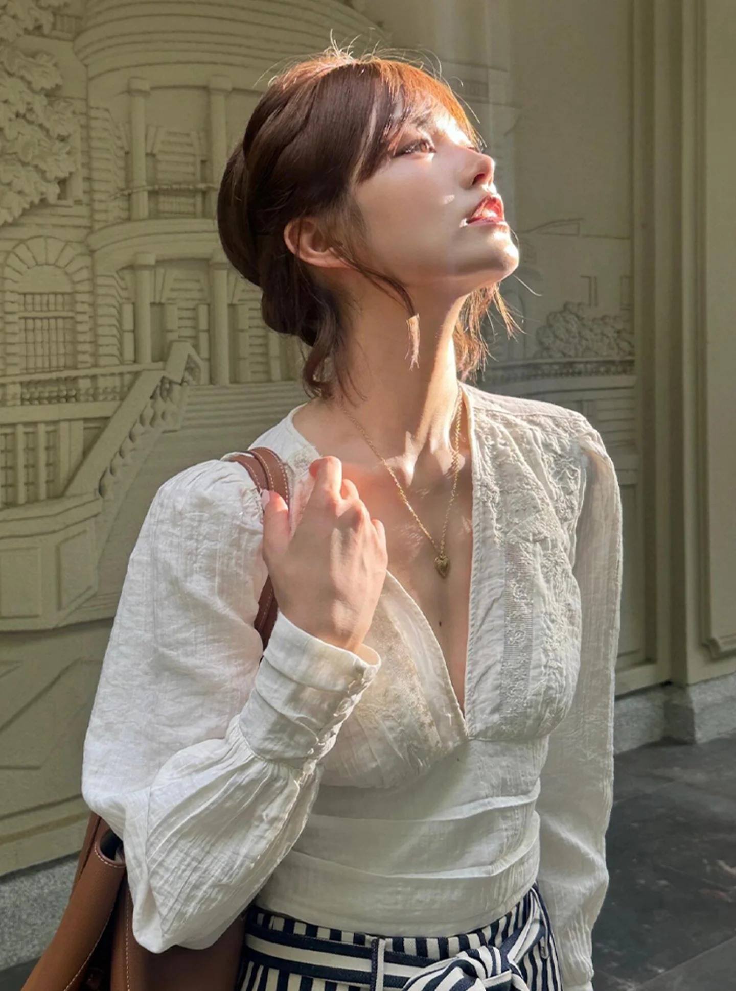 Ele White Deep V-ne irt Женский модный весенний ирт Уникальный персональный французский Sle ort Sve
Ele White Deep V-ne irt Женский модный весенний ирт Уникальный персональный французский Sle ort Sve