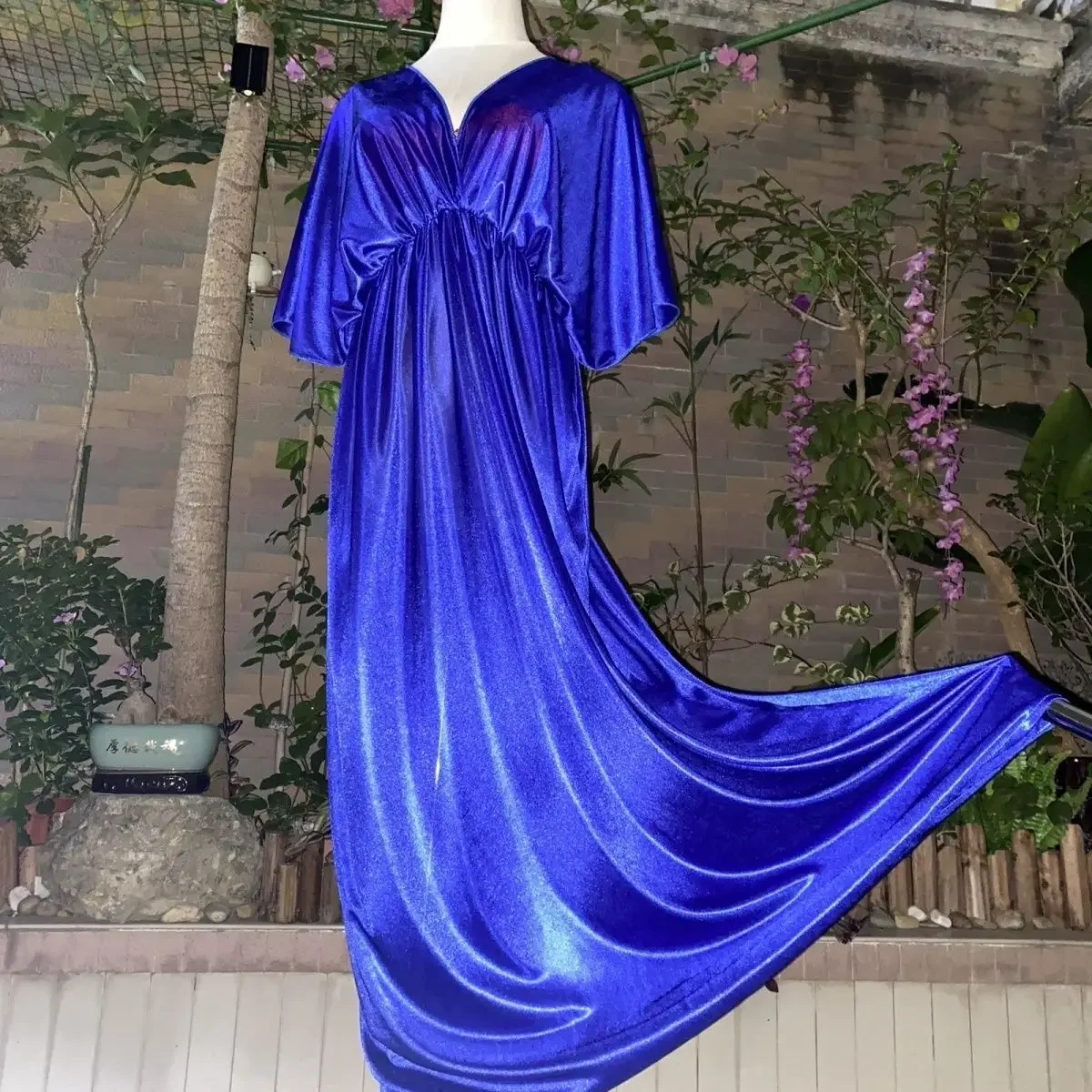 Plus Size Men Sissy Silky Touch Glossy Sexy Long Dress Women Satin Long Dress Batwing Sleeve Loose Night Dress Sleeping Robe
Plus Size Men Sissy Silky Touch Glossy Sexy Long Dress Women Satin Long Dress Batwing Sleeve Loose Night Dress Sleeping Robe
