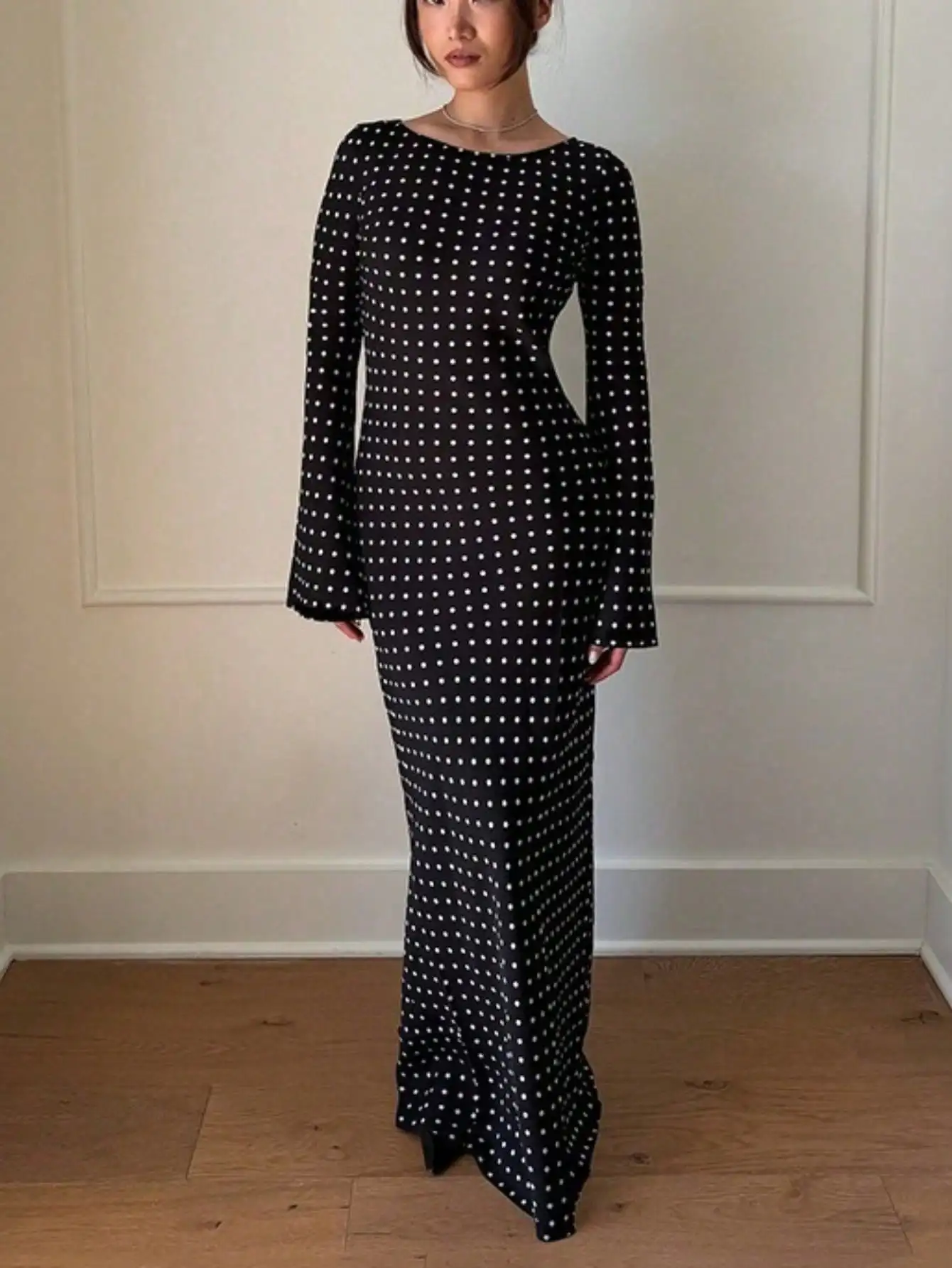 Fall Elegant Polka Dot Maxi Dress - Long Sleeve Slim Fit & Chic Style
Fall Elegant Polka Dot Maxi Dress - Long Sleeve Slim Fit & Chic Style