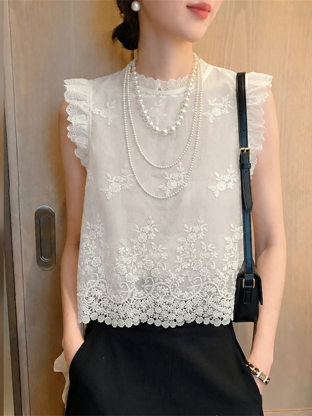 Elegant Lace Splice Fly Sleeve Embroidered Top Sweet Style Korean Version Straight Cut Summer Fashion Sensation Silk Blouse
Elegant Lace Splice Fly Sleeve Embroidered Top Sweet Style Korean Version Straight Cut Summer Fashion Sensation Silk Blouse
