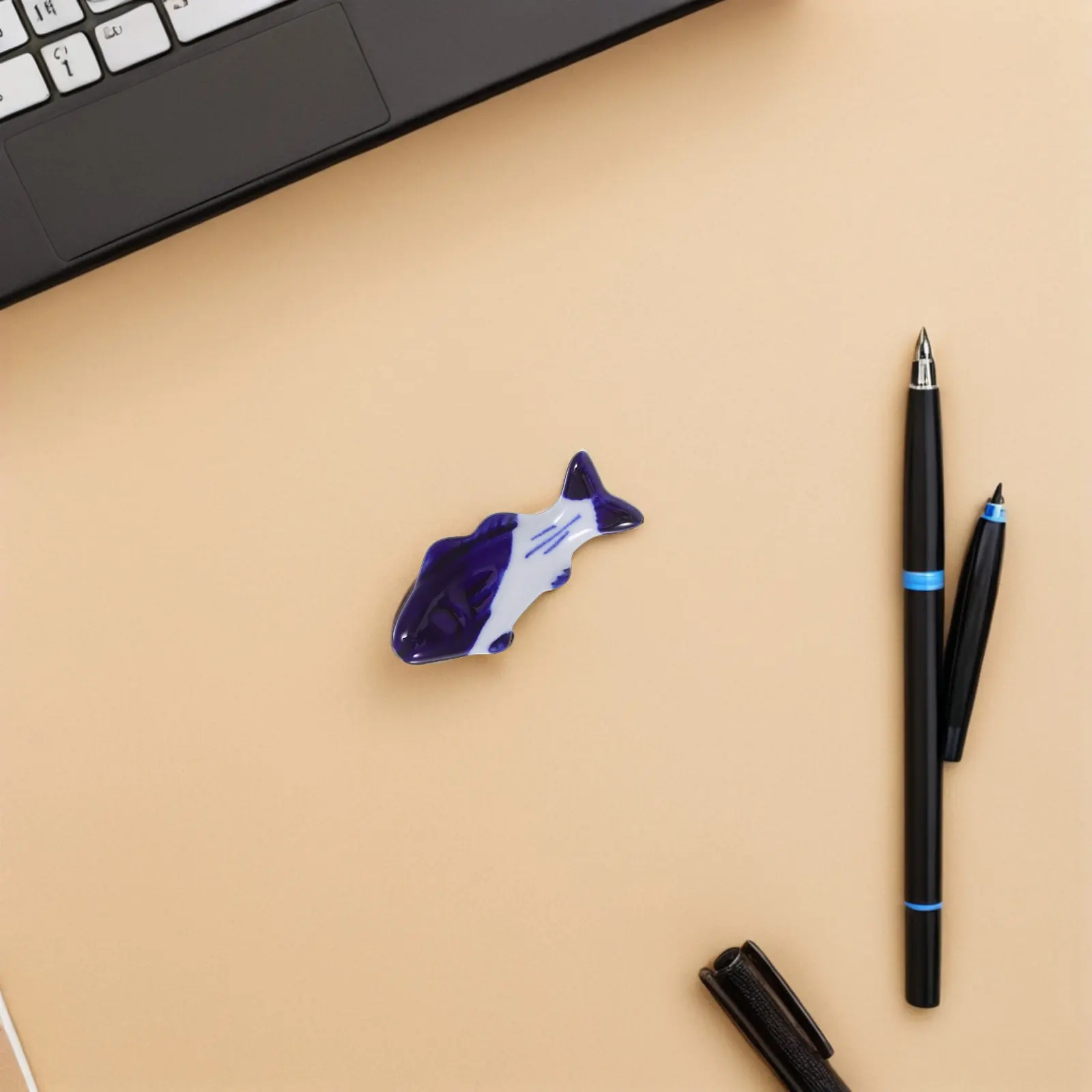 Набор из 4 керамических подставок для ручек и кистей в форме рыбки – милые и эстетичные аксессуары для стола, подходят для каллиграфии, рисования, офиса и дома
Набор из 4 керамических подставок для ручек и кистей в форме рыбки – милые и эстетичные аксессуары для стола, подходят для каллиграфии, рисования, офиса и дома