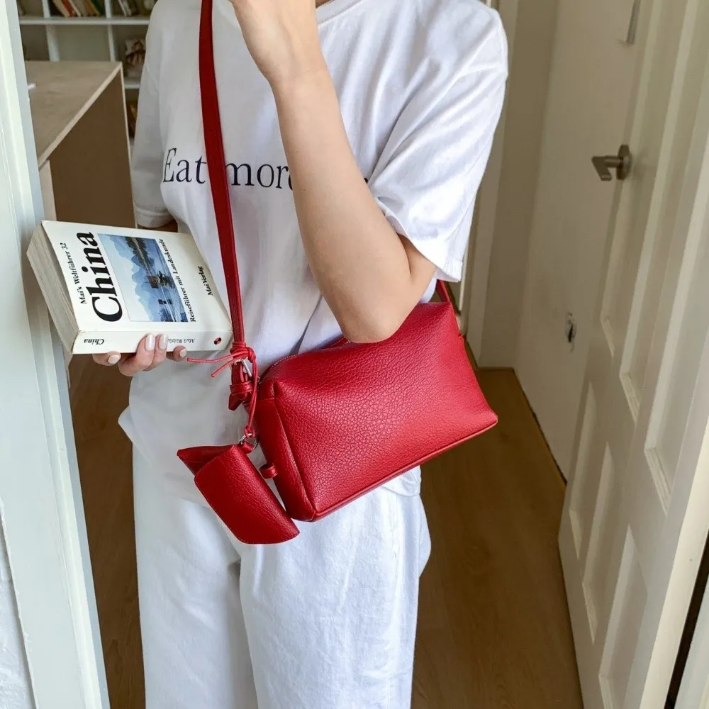 Elegant Simple Soild Color Boston Bag Korean With Small Bag Soft Leather Crossbody Bag Versatile Zipper Women's Handbags Ladies
Elegant Simple Soild Color Boston Bag Korean With Small Bag Soft Leather Crossbody Bag Versatile Zipper Women's Handbags Ladies