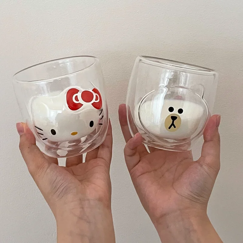 Sanrio, Hello Kitty мультяшная стеклянная чашка с двойными стенками, чашка для кофе, молока, завтрака, чашка Kawaii Girl, сердце, высокое качество, стеклянная бутылка для воды, подарки
Sanrio, Hello Kitty мультяшная стеклянная чашка с двойными стенками, чашка для кофе, молока, завтрака, чашка Kawaii Girl, сердце, высокое качество, стеклянная бутылка для воды, подарки