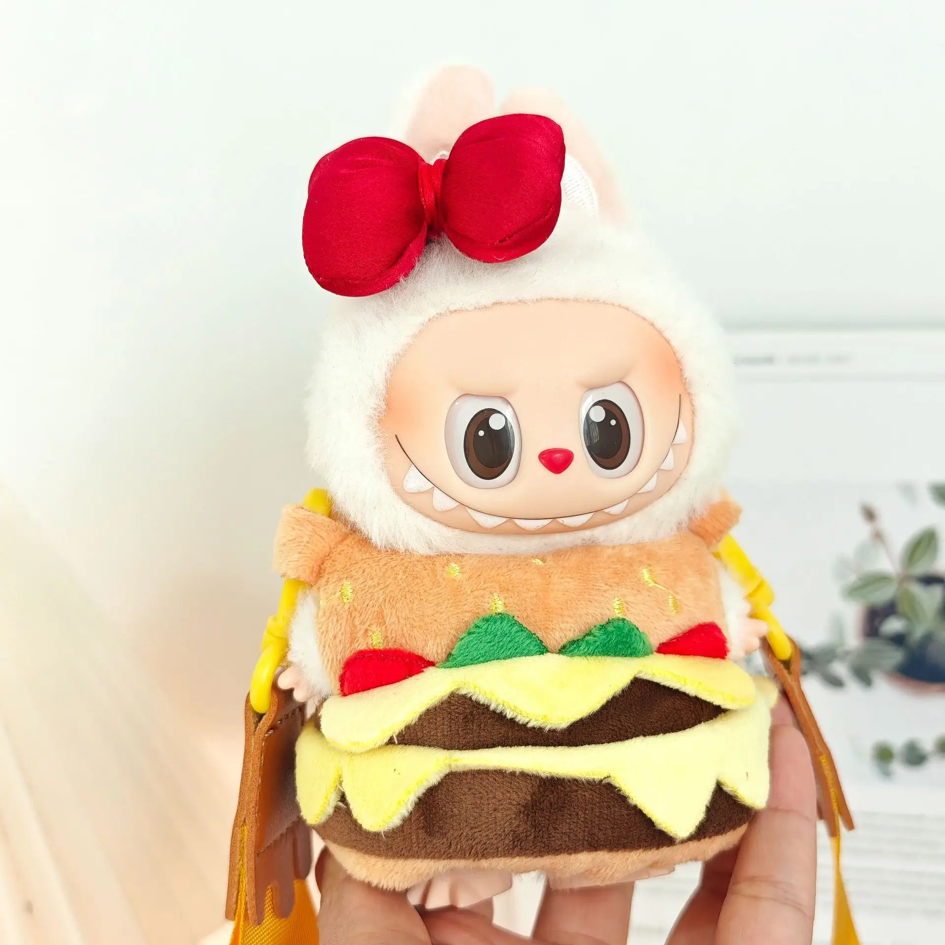 Кукольный модный гардероб, одежда для LABUBU The Monster, аксессуары для одежды, сменный костюм из мягкого хлопка в стиле гамбургера
Кукольный модный гардероб, одежда для LABUBU The Monster, аксессуары для одежды, сменный костюм из мягкого хлопка в стиле гамбургера
