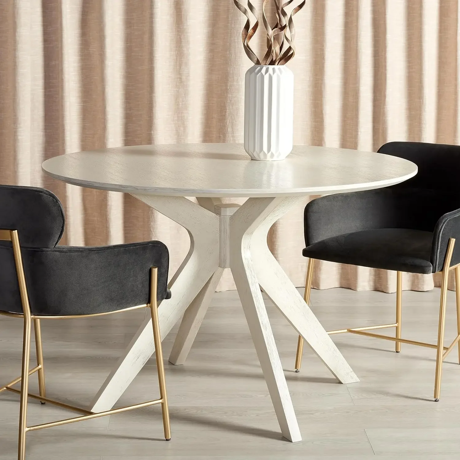 Couture Collection Carolee Farmhouse White Washed 46-inch Round Dining Table
Couture Collection Carolee Farmhouse White Washed 46-inch Round Dining Table