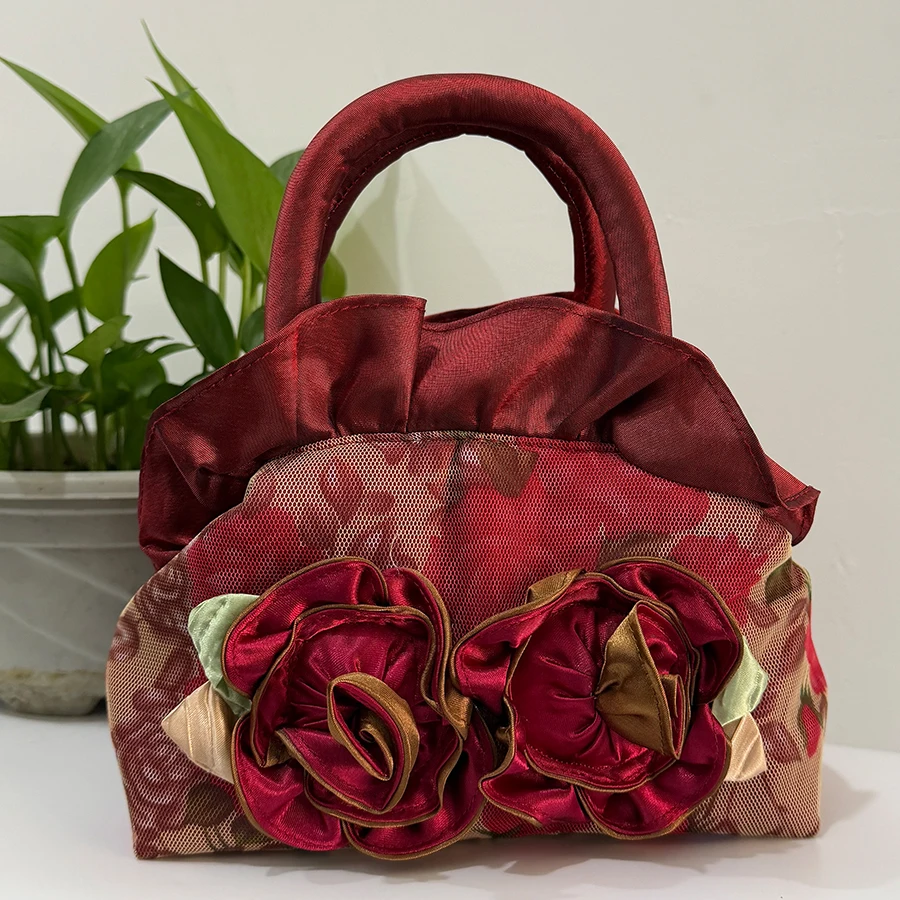 Flower fabric bag - hand-sewn for dinner party bags, women's hand-held dress bags, brides' bags
Flower fabric bag - hand-sewn for dinner party bags, women's hand-held dress bags, brides' bags