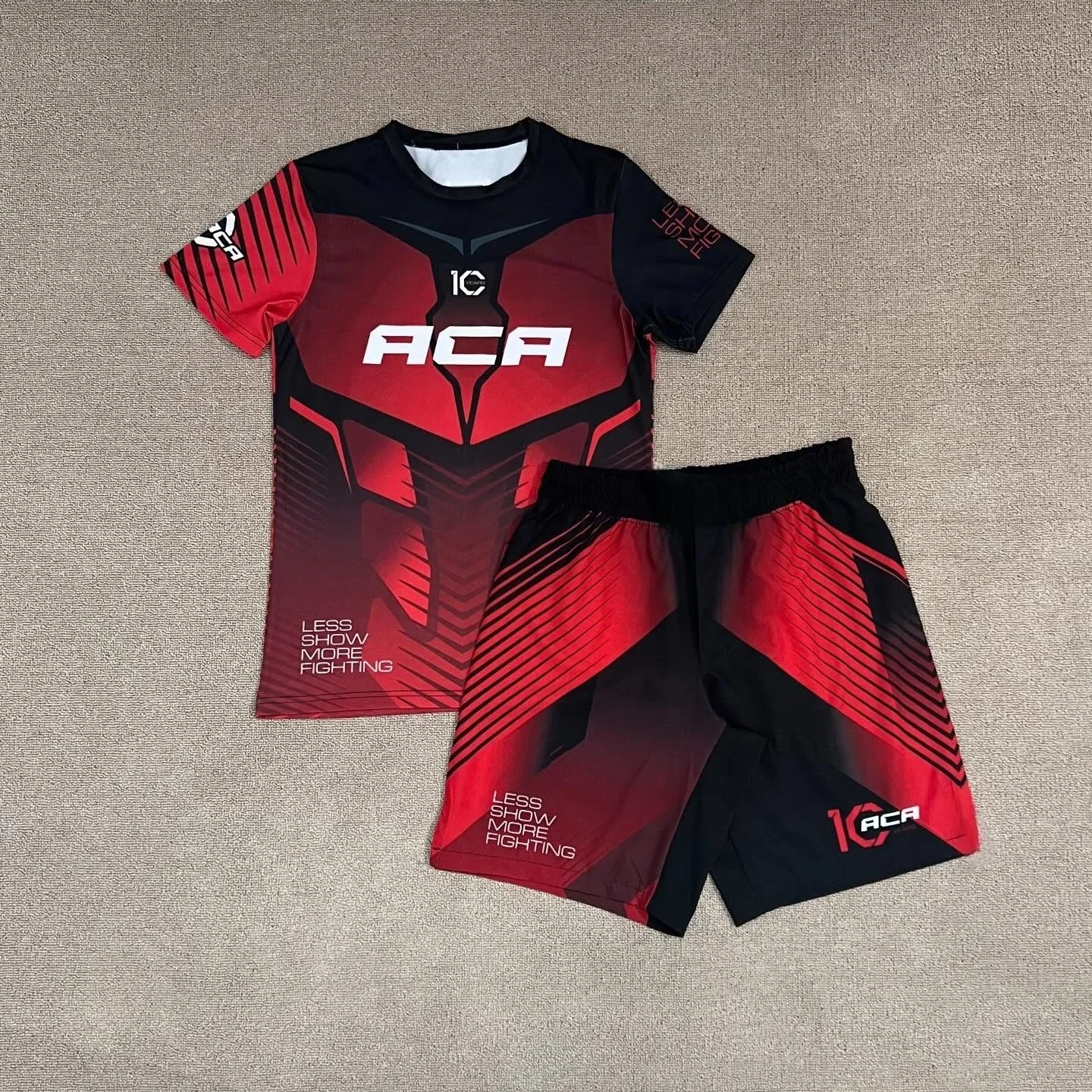 2026 New Sports Set Men's Kids Red Black Camo Graphic Rash Guard Top & Shorts Quick Drying MMA Training Combat Suit
2026 New Sports Set Men's Kids Red Black Camo Graphic Rash Guard Top & Shorts Quick Drying MMA Training Combat Suit