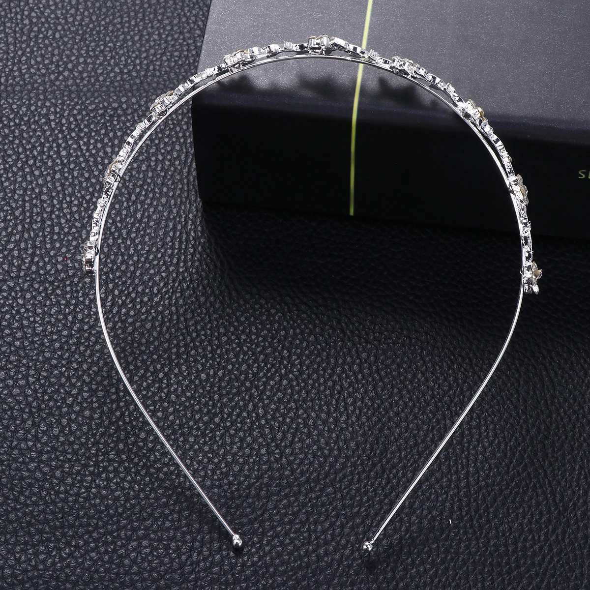 Hair Band Headband for Women Bridal Accessories Wedding Bride Silver Hair Jewelry Hairband Elegant Sweet Charm Photography Tool
Hair Band Headband for Women Bridal Accessories Wedding Bride Silver Hair Jewelry Hairband Elegant Sweet Charm Photography Tool