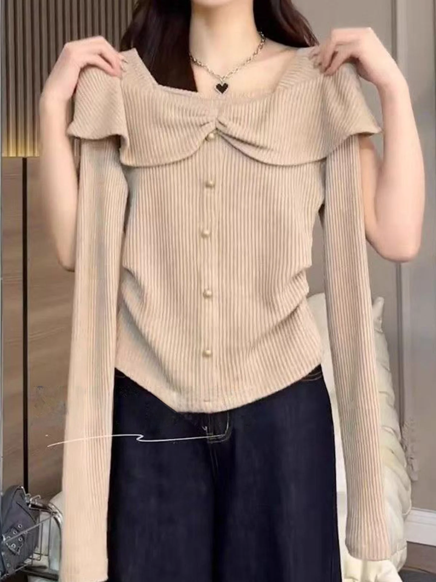 Elegant Long Sleeve Knitted Sweater Women's Slim Fit Soft Folded Design Trendy Commute Style Korean Version Breathable Skin-F...
Elegant Long Sleeve Knitted Sweater Women's Slim Fit Soft Folded Design Trendy Commute Style Korean Version Breathable Skin-F...