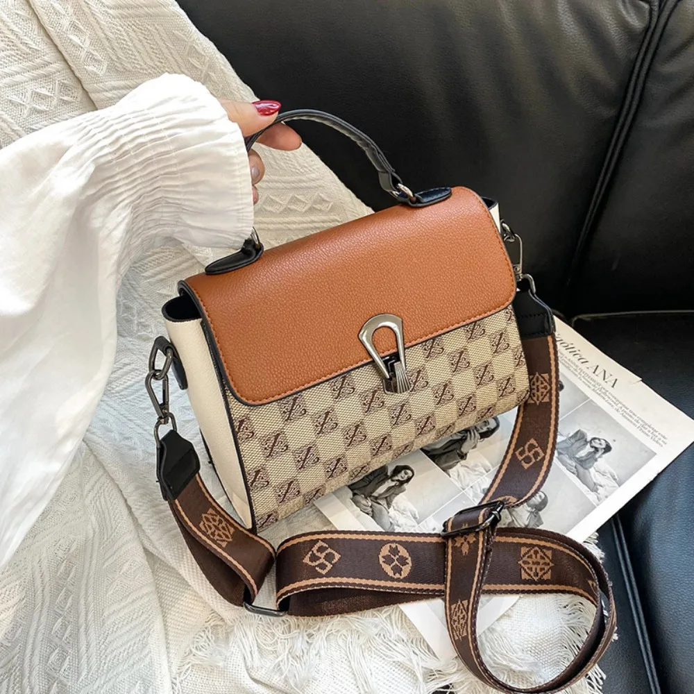 2024 new handbag women's bag simple and fashionable checkerboard printed handbag shoulder crossbody bag small square bag
2024 new handbag women's bag simple and fashionable checkerboard printed handbag shoulder crossbody bag small square bag