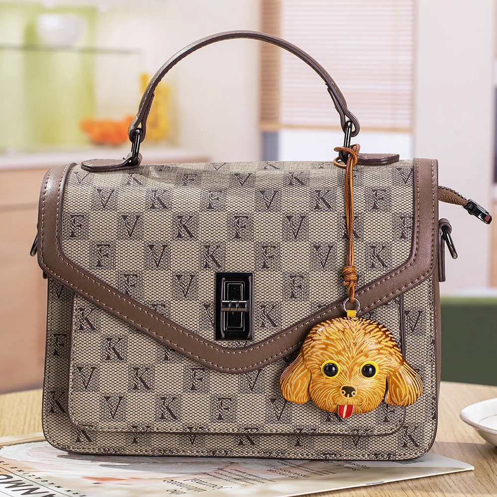 HandBag Pandent Tanned Cowhide Keychain Fashionable Cute Leather Bag Charm Accessory for Keys
HandBag Pandent Tanned Cowhide Keychain Fashionable Cute Leather Bag Charm Accessory for Keys