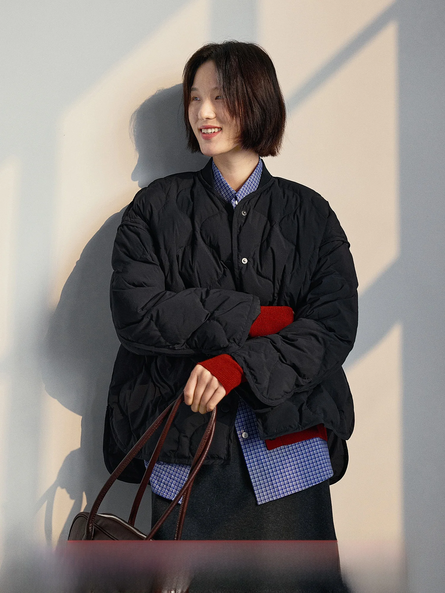 Легкая стеганая куртка Du down Jaet, свободный крой, бейсбольный воротник, повседневное женское зимнее пальто, белая теплая верхняя одежда с перьями Du
Легкая стеганая куртка Du down Jaet, свободный крой, бейсбольный воротник, повседневное женское зимнее пальто, белая теплая верхняя одежда с перьями Du