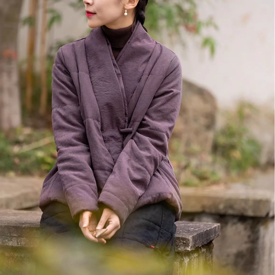 New Chinese Style Light Cotton Jacket V-Neck Sleeveless Retro National Style Long Sleeve Thickened Winter Outerwear
New Chinese Style Light Cotton Jacket V-Neck Sleeveless Retro National Style Long Sleeve Thickened Winter Outerwear