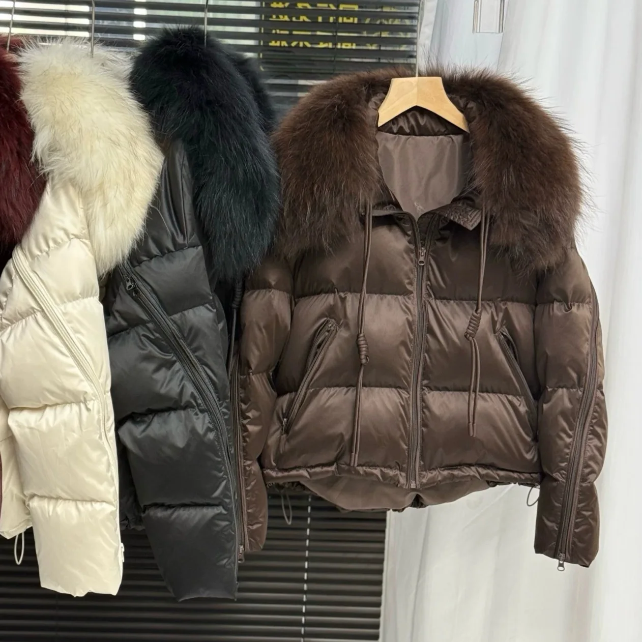 2026 Autumn and Winter New Women's Down Jacket Casual Fur Collar Short Jacket
2026 Autumn and Winter New Women's Down Jacket Casual Fur Collar Short Jacket