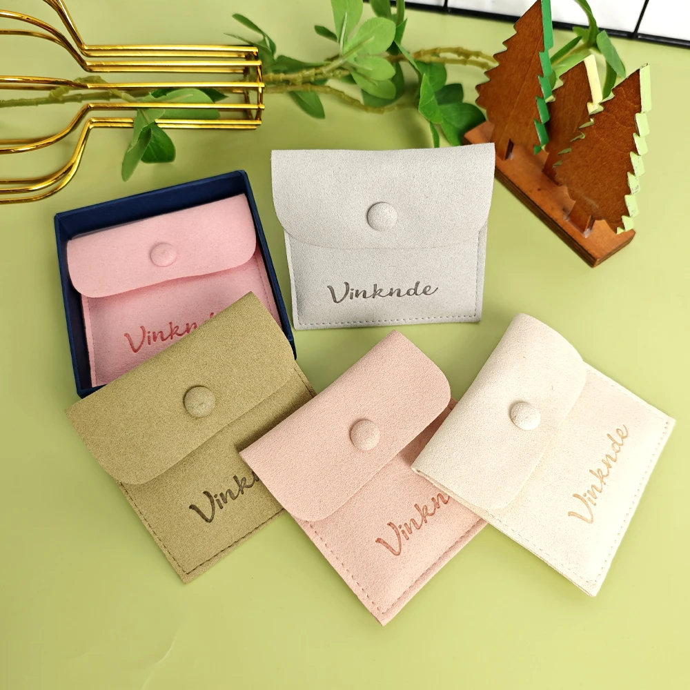 100 упаковок Pochette Bijoux 8*8 см, замшевая ткань с логотипом, сумки для ювелирных изделий, сумка на пуговицах из микрофибры, упаковочная сумка для ювелирных изделий
100 упаковок Pochette Bijoux 8*8 см, замшевая ткань с логотипом, сумки для ювелирных изделий, сумка на пуговицах из микрофибры, упаковочная сумка для ювелирных изделий